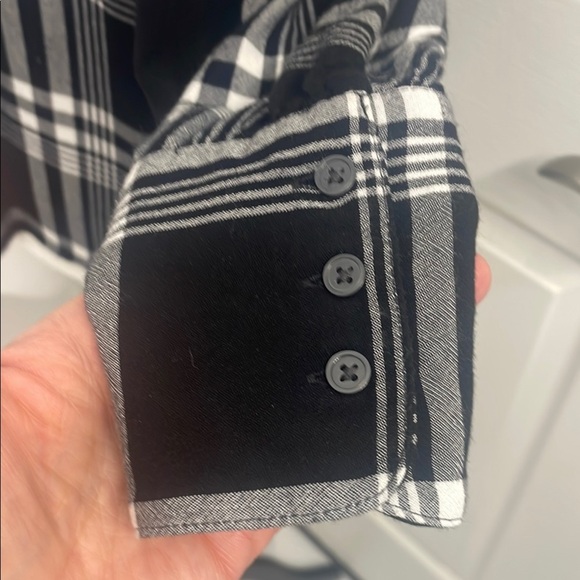 LOFT Black & White Plaid Button Down Shirt Pleating Details Long Sleeves Size S - Picture 3 of 8